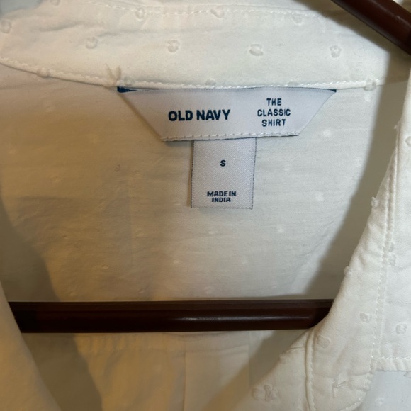 Old Navy Classic White Textured Shirt - Picture 3 of 4